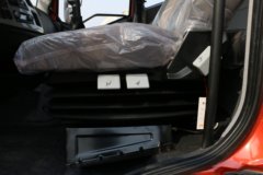 一汽解放 J6L中卡 180马力 7.7米厢式载货车(8挡)(CA5160XXYP62K1L5E5)