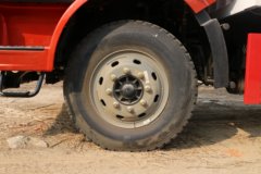一汽解放 J6L中卡 180马力 7.7米厢式载货车(8挡)(CA5160XXYP62K1L5E5)