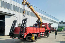 东风新疆底盘&nbsp;随车吊外观图片