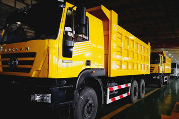 红岩 金刚矿霸 380马力 6X4 矿用自卸车