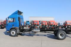 青岛解放 龙V中卡 180马力 4X2 7.8米厢式载货车(CA5189XXYPK2L5E5A80)