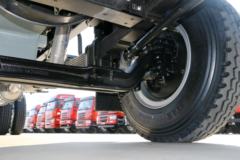 青岛解放 龙V中卡 180马力 4X2 7.8米厢式载货车(CA5189XXYPK2L5E5A80)