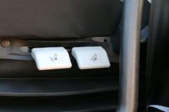 青岛解放 龙VH中卡 220马力 4X2 6.75米仓栅式载货车(CA5189CCYPK2L2E5A80)