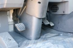 青岛解放 龙VH中卡 220马力 4X2 6.75米仓栅式载货车(CA5189CCYPK2L2E5A80)