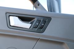 青岛解放 龙VH中卡 220马力 4X2 6.75米仓栅式载货车(CA5189CCYPK2L2E5A80)