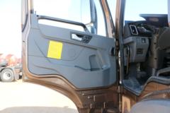 青岛解放 龙VH中卡 220马力 4X2 6.75米仓栅式载货车(CA5189CCYPK2L2E5A80)