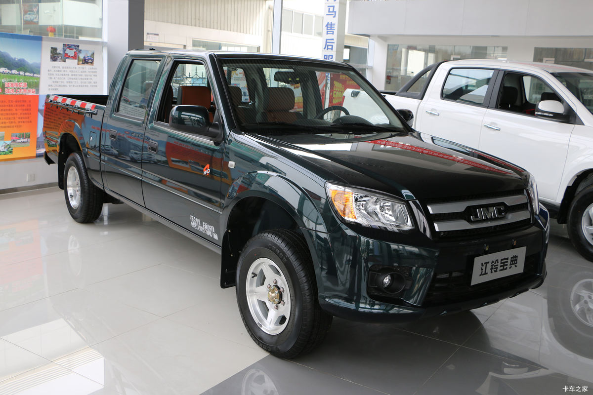 江铃 宝典 2018款 新超值版 豪华型 1.8T汽油 177马力 两驱 标准货箱双排皮卡