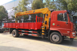 湖北大运底盘&nbsp;随车吊外观图片