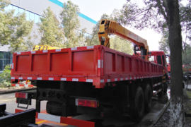 东风华神底盘&nbsp;随车吊外观图片