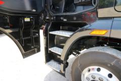 一汽解放 J7重卡 500马力 6X4牵引车(黑色款)(CA4250P77K25T1E5)