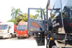 一汽解放 J7重卡 500马力 6X4牵引车(黑色款)(CA4250P77K25T1E5)