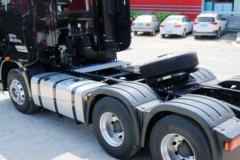 一汽解放 J7重卡 500马力 6X4牵引车(黑色款)(CA4250P77K25T1E5)