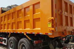 联合卡车 U350 350马力 6X4 5.8米自卸车(12挡)(QCC5252ZLJD654)