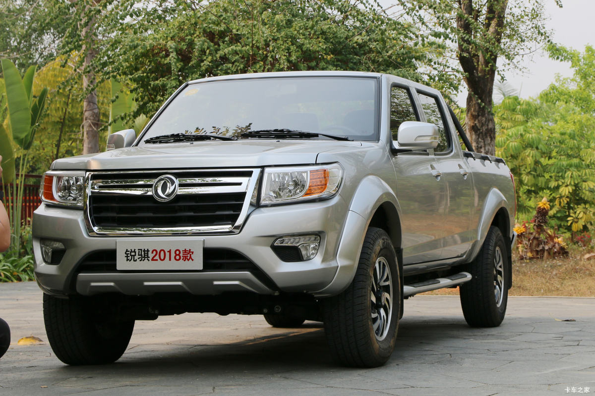 郑州日产 锐骐 2018款 豪华型 2.5T柴油 140马力 四驱 标箱双排皮卡