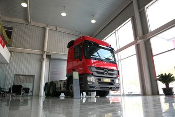 奔驰 Actros重卡 410马力 6X2R牵引车(型号2641)