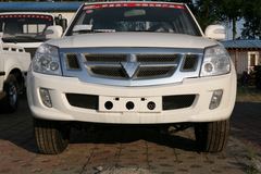 福田 萨普V 豪华版 92马力 2.8L柴油 双排皮卡