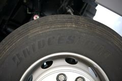 奔驰 Actros重卡 410马力 6X2R牵引车(型号2641)