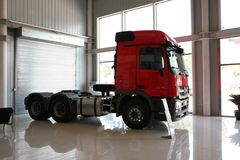 奔驰 Actros重卡 410马力 6X2R牵引车(型号2641)