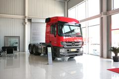 奔驰 Actros重卡 410马力 6X2R牵引车(型号2641)