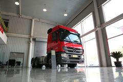 奔驰 Actros重卡 410马力 6X2R牵引车(型号2641)