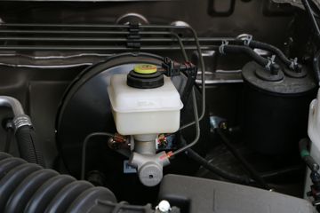 �������� ����F30 2016�� ���ʰ� 1.5L���� 112���� �����˫��Ƥ��ͼƬ