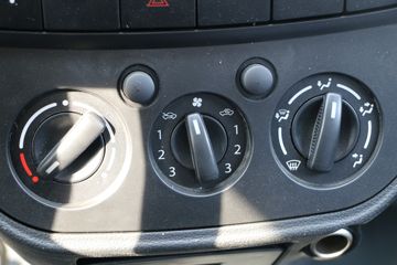 �������� ����T20 ��׼�� 1.5L 112���� ���� 3.3�׵�������΢��(SC1035DCGB5)ͼƬ