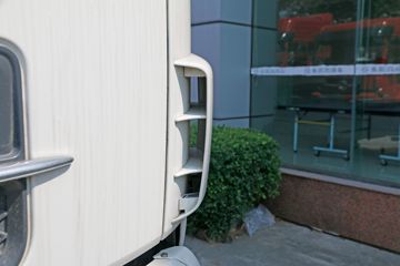 �������ó� ����п� 245���� 4X2�ۿ�ǣ����(�ٱ�3.909)(DFH4180B)ͼƬ