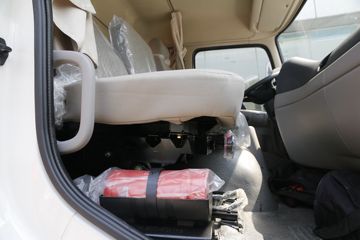 �������ó� ����п� 245���� 4X2�ۿ�ǣ����(�ٱ�3.909)(DFH4180B)ͼƬ