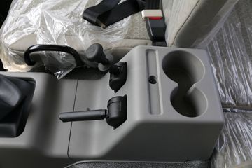 �������ó� ����п� 245���� 4X2�ۿ�ǣ����(�ٱ�3.909)(DFH4180B)ͼƬ