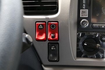 �������ó� ����п� 245���� 4X2�ۿ�ǣ����(�ٱ�3.909)(DFH4180B)ͼƬ