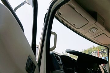 �������ó� ����п� 245���� 4X2�ۿ�ǣ����(�ٱ�3.909)(DFH4180B)ͼƬ