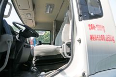 东风商用车 天锦中卡 245马力 4X2港口牵引车(速比3.909)(DFH4180B)