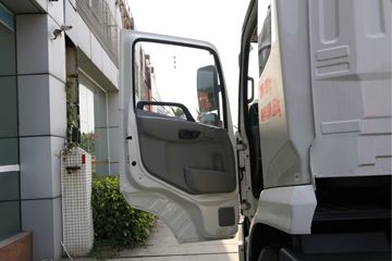 �������ó� ����п� 245���� 4X2�ۿ�ǣ����(�ٱ�3.909)(DFH4180B)ͼƬ