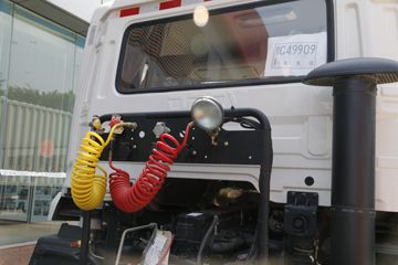 �������ó� ����п� 245���� 4X2�ۿ�ǣ����(�ٱ�3.909)(DFH4180B)ͼƬ