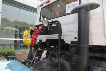 �������ó� ����п� 245���� 4X2�ۿ�ǣ����(�ٱ�3.909)(DFH4180B)ͼƬ