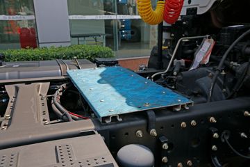 �������ó� ����п� 245���� 4X2�ۿ�ǣ����(�ٱ�3.909)(DFH4180B)ͼƬ