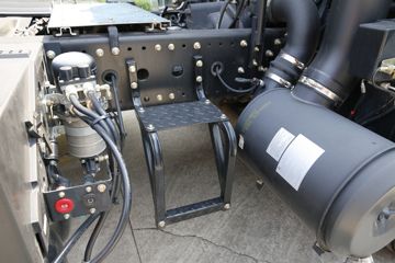 �������ó� ����п� 245���� 4X2�ۿ�ǣ����(�ٱ�3.909)(DFH4180B)ͼƬ