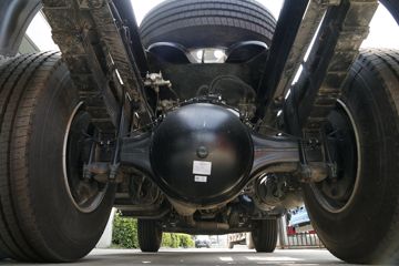 �������ó� ����п� 245���� 4X2�ۿ�ǣ����(�ٱ�3.909)(DFH4180B)ͼƬ