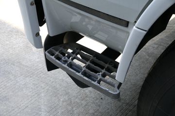 �������ó� ����п� 245���� 4X2�ۿ�ǣ����(�ٱ�3.909)(DFH4180B)ͼƬ