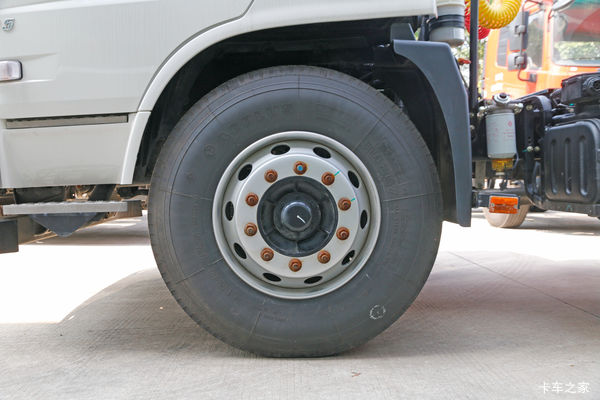 �������񶫷����ó���� 300���� 4X2ǣ����