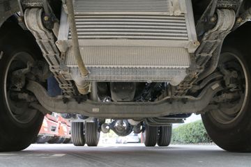 �������ó� ����п� 245���� 4X2�ۿ�ǣ����(�ٱ�3.909)(DFH4180B)ͼƬ