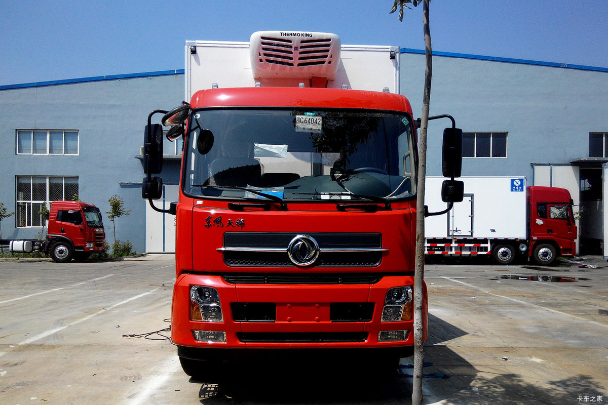 东风商用车 天锦 245马力 6X2 7.7米冷藏车(冰凌方)