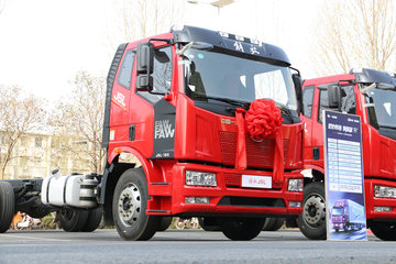 一汽解放 J6L中卡 质慧版 180马力 4X2 6.75米栏板载货车(CA1180P62K1L4E5)