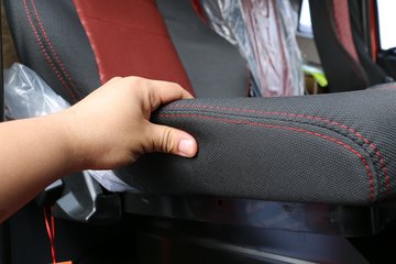 һ����� J6L�п� �ʻ۰� 180���� 4X2 6.75�������ػ���ͼƬ