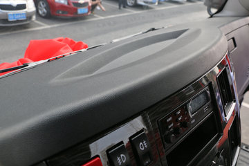 һ����� J6L�п� �ʻ۰� 180���� 4X2 6.75�������ػ���ͼƬ