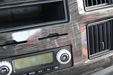 һ����� J6L�п� �ʻ۰� 180���� 4X2 6.75�������ػ���ͼƬ