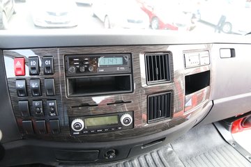 һ����� J6L�п� �ʻ۰� 180���� 4X2 6.75�������ػ���ͼƬ