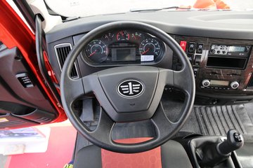 һ����� J6L�п� �ʻ۰� 180���� 4X2 6.75�������ػ���ͼƬ