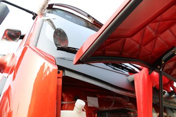 һ����� J6L�п� �ʻ۰� 180���� 4X2 6.75�������ػ���ͼƬ