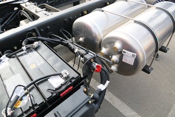 һ����� J6L�п� �ʻ۰� 180���� 4X2 6.75�������ػ���ͼƬ